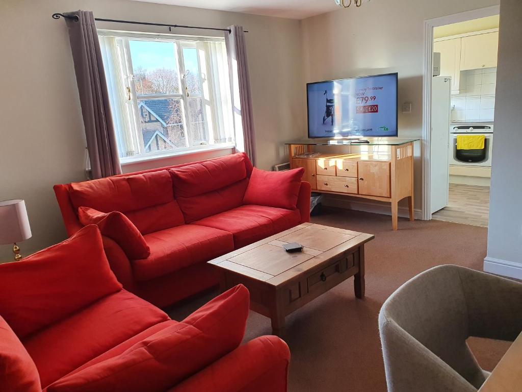 A seating area at Entire 2 Bedroom Apartment free parking