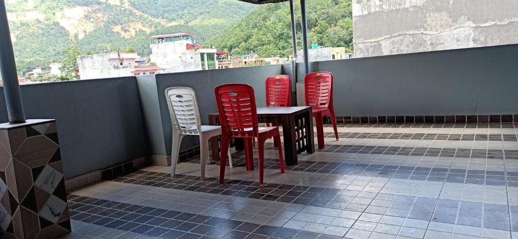 Nespecifikovaný výhled na hory nebo výhled na hory při pohledu z hotelu