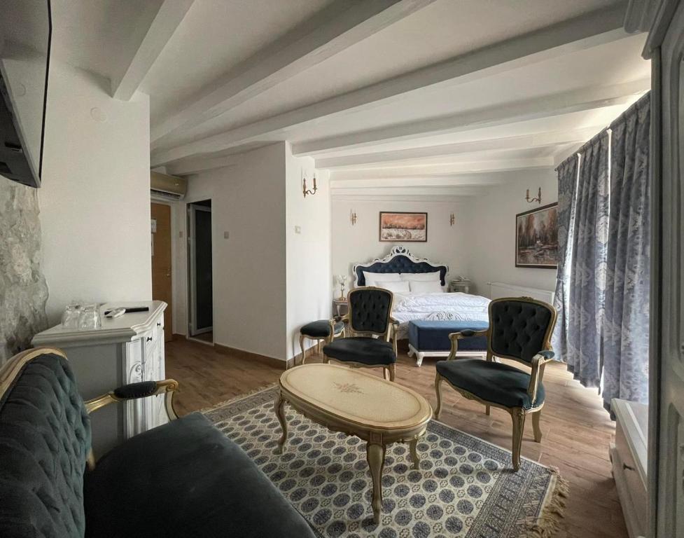 Posezení v ubytování Garni hotel Oblačinsko jezero