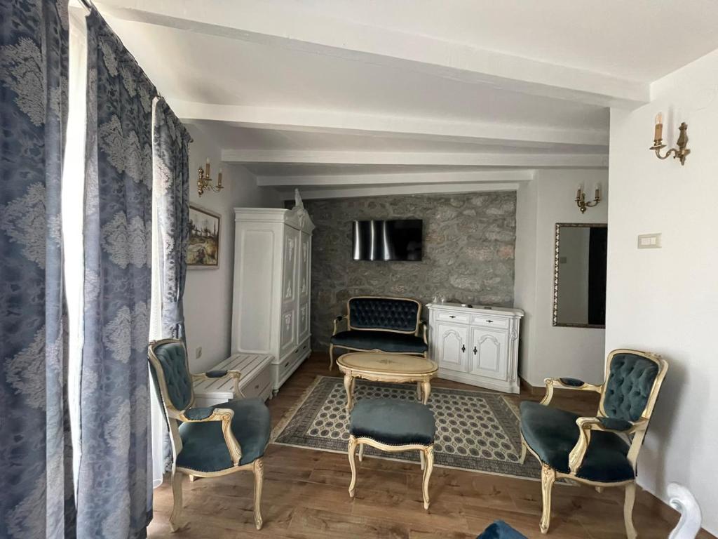 Posezení v ubytování Garni hotel Oblačinsko jezero