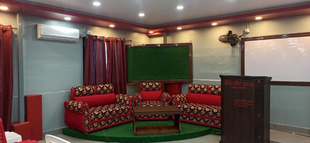 Posezení v ubytování Hotel Royal Chautari, Butwal