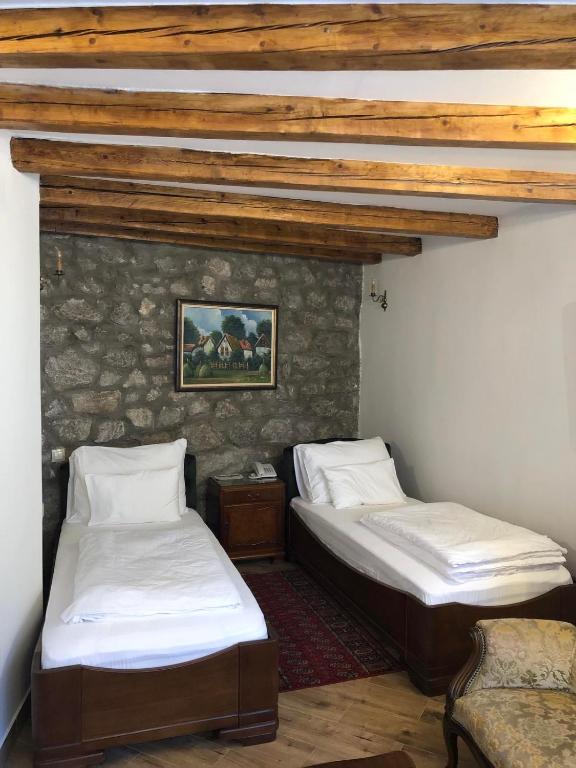 Postel nebo postele na pokoji v ubytování Garni hotel Oblačinsko jezero