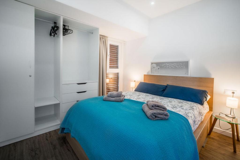 Posteľ alebo postele v izbe v ubytovaní Beachfront Fuengirola Dreamin