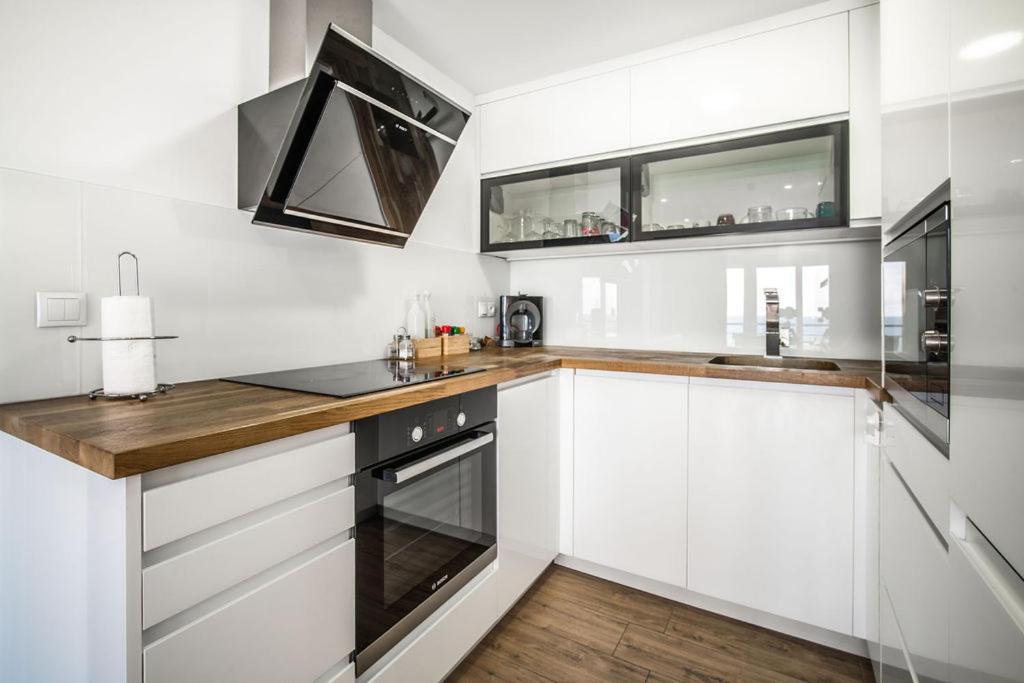 Kuchyňa alebo kuchynka v ubytovaní Beachfront Fuengirola Dreamin