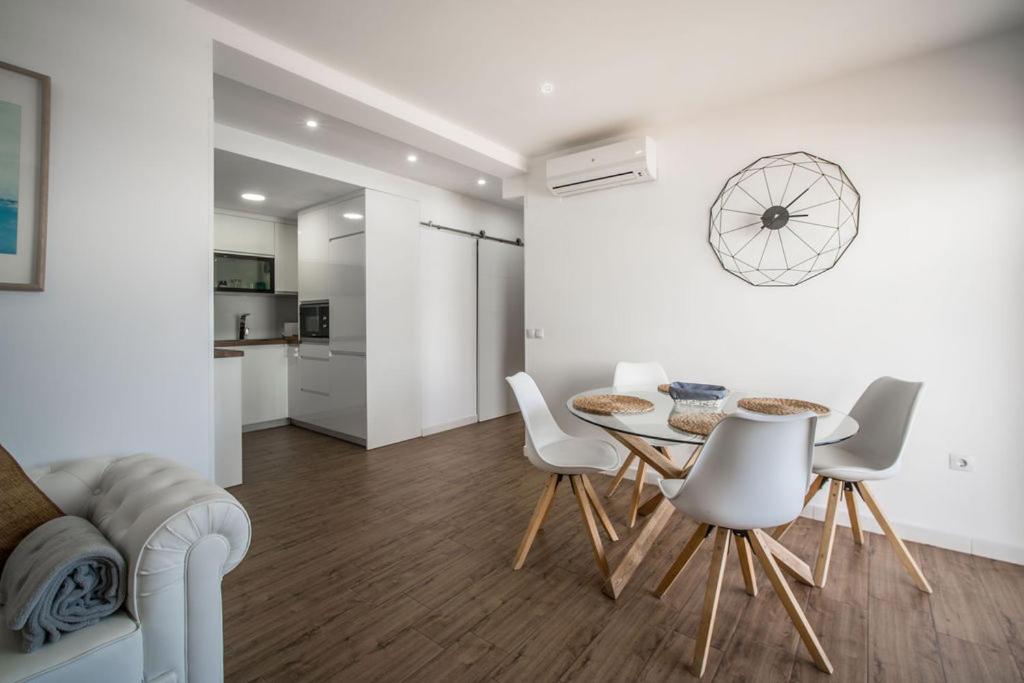 Kuchyňa alebo kuchynka v ubytovaní Beachfront Fuengirola Dreamin