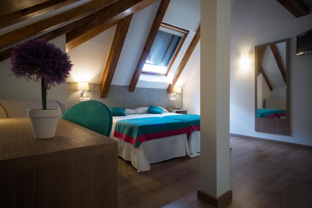 Postel nebo postele na pokoji v ubytování Hotel Rural Auñamendi