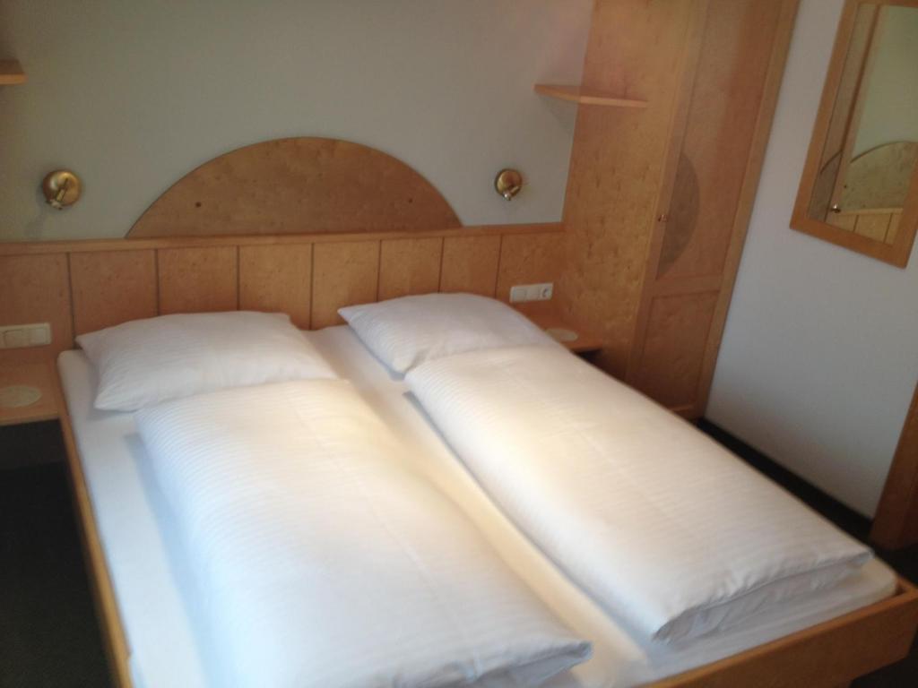 Postel nebo postele na pokoji v ubytování Apartpension Kappacher