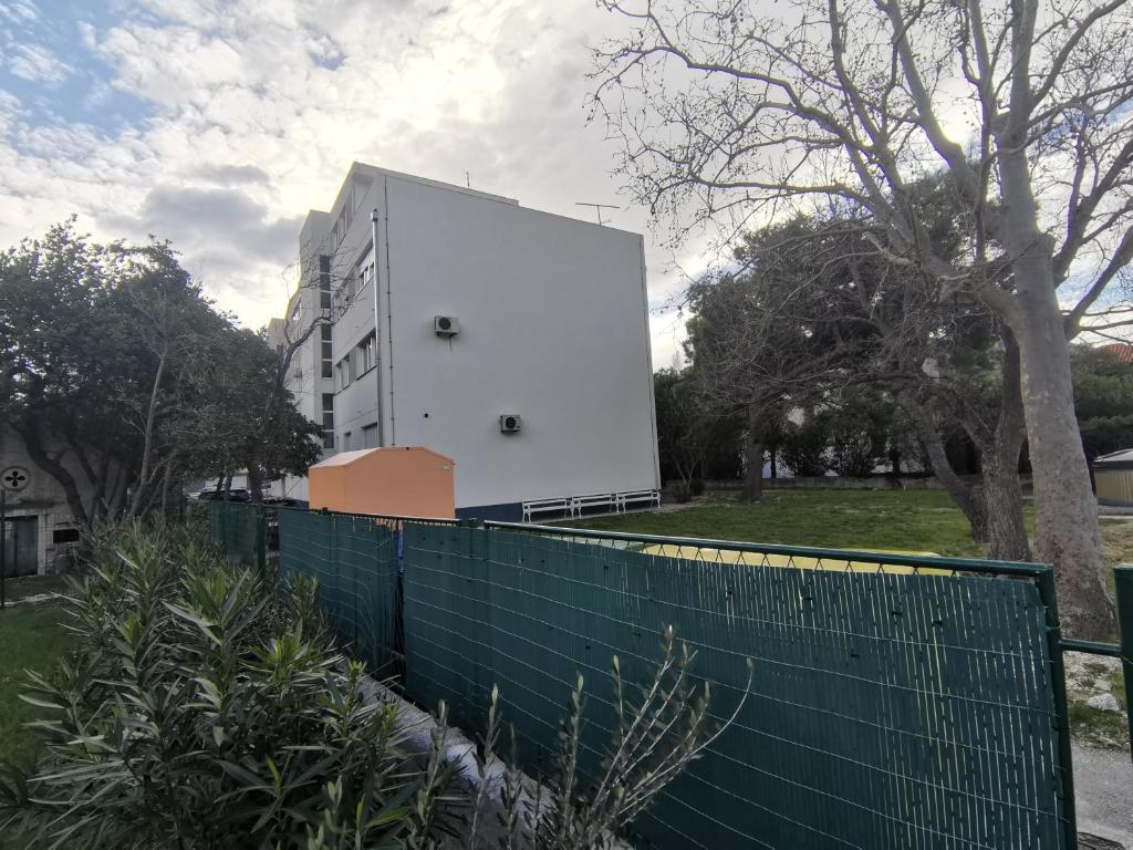 Budova, v ktorej sa apartmán nachádza