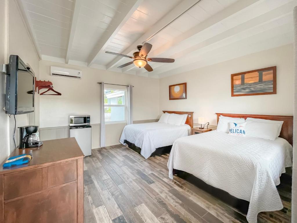 a bedroom with two beds and a ceiling fan at Sun Outdoors Marathon in Marathon