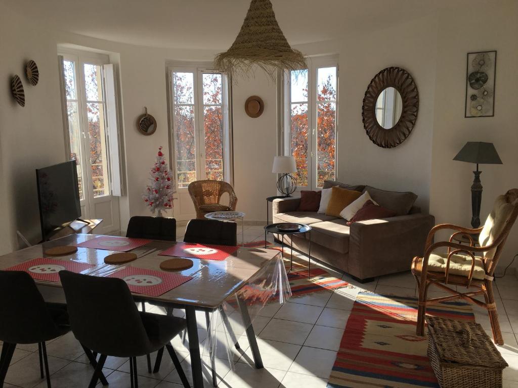 Appart République - Two-Bedroom Apartment