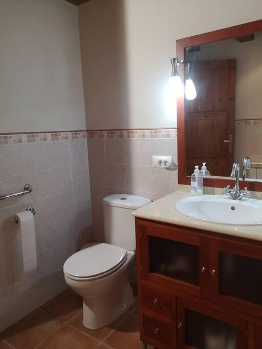 Kúpeľňa v ubytovaní Casa rural, masia antigua restaurada