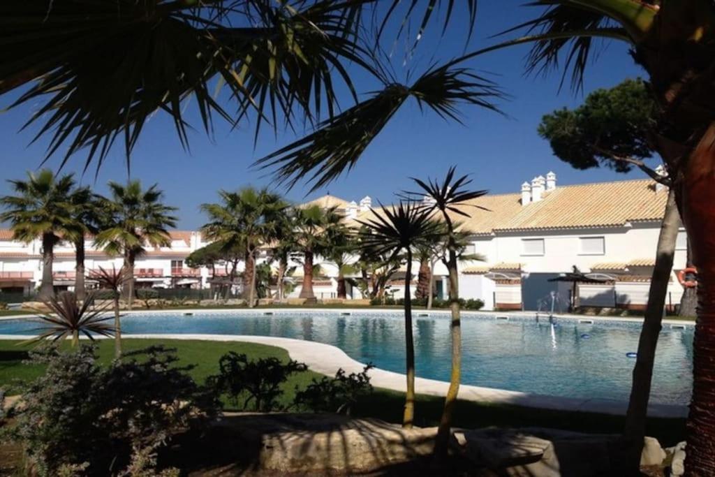 Casa de lujo en la playa frente al campo de golf, El Portil ...
