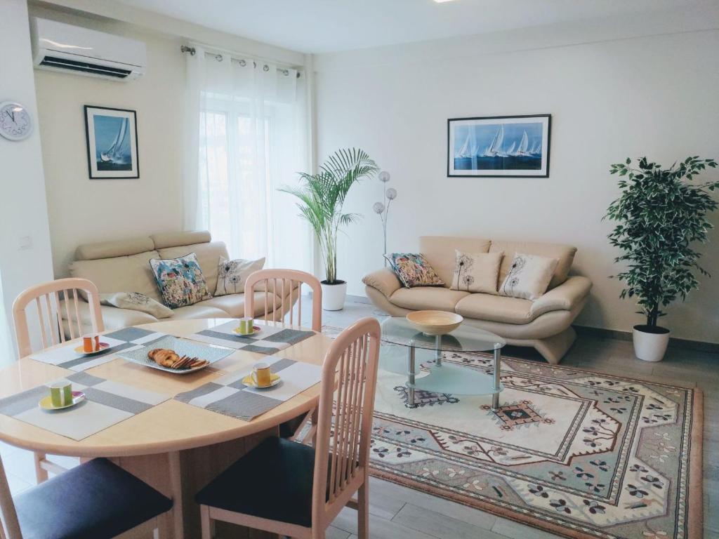 a living room with a table and a couch at StaynFeel 02 in Fátima