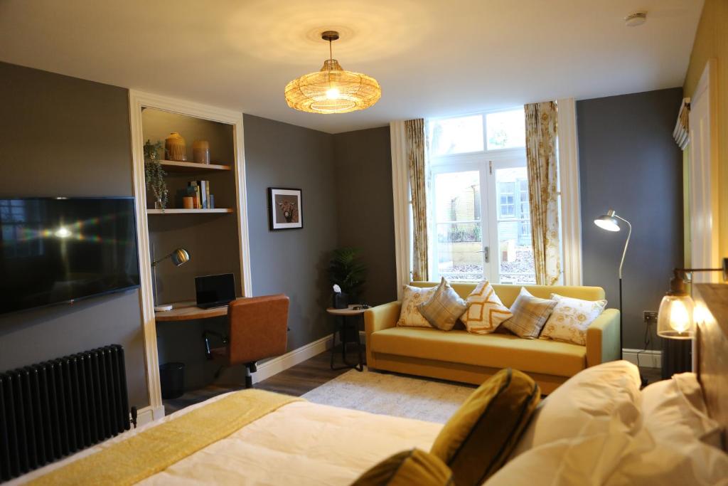 No 12 - Stunning Studio Apartments in the Centre of Worcester