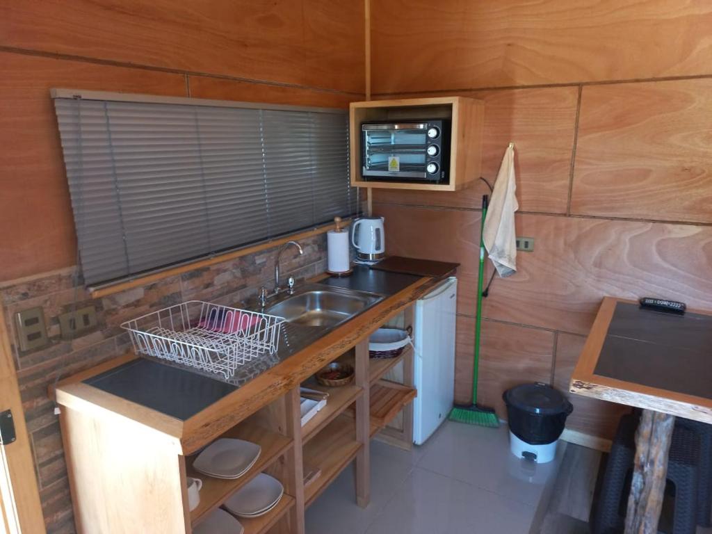 Kuchyň nebo kuchyňský kout v ubytování HelChiloé Cabañas