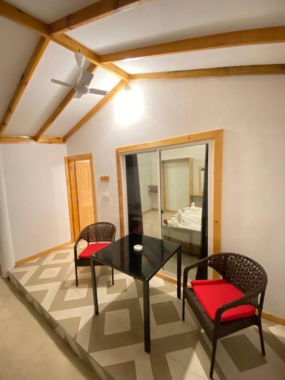 Thoddoo Haisha inn, Maldives - 6