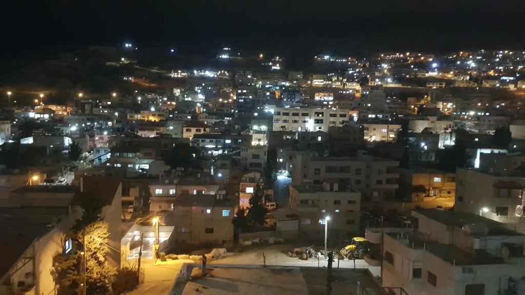 נוף כללי של מג'דל שמס או נוף של העיר שצולם מבית הנופש