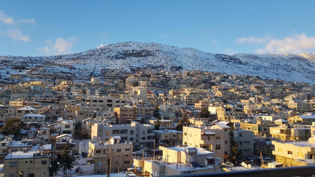 נוף הרים כללי או נוף הרים שצולם מבית הנופש