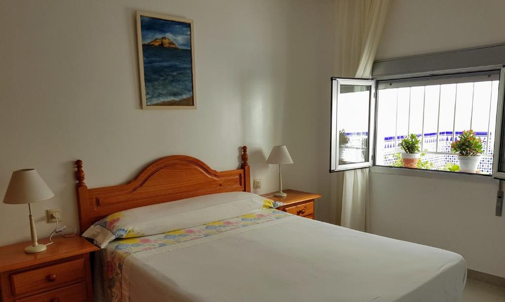 Posteľ alebo postele v izbe v ubytovaní Apartamentos Bajel
