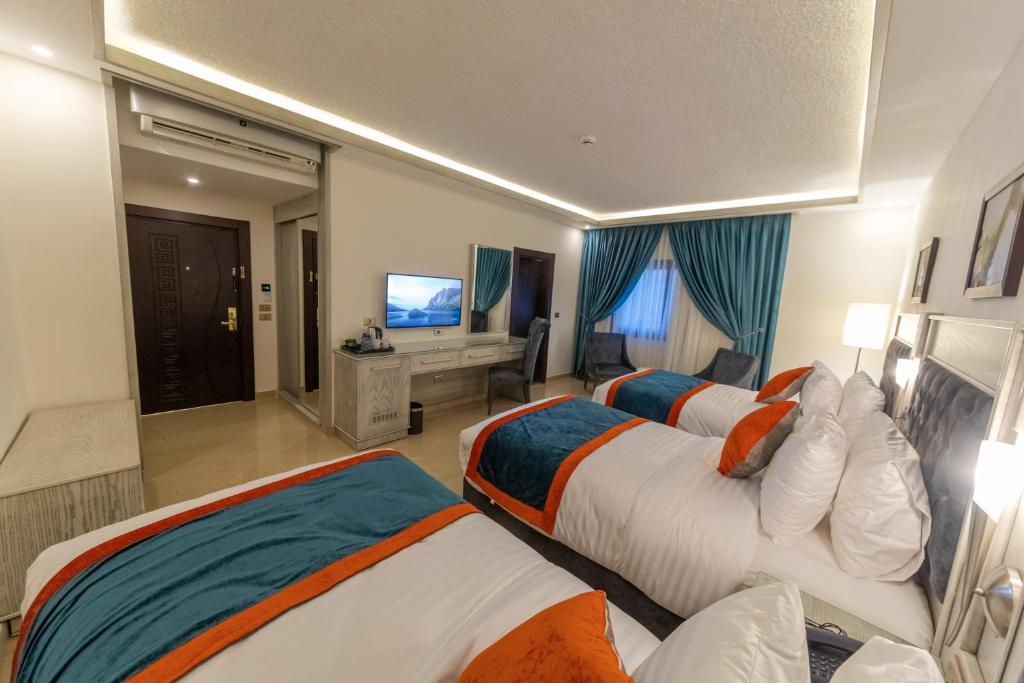 Postel nebo postele na pokoji v ubytování Petra Canyon Hotel