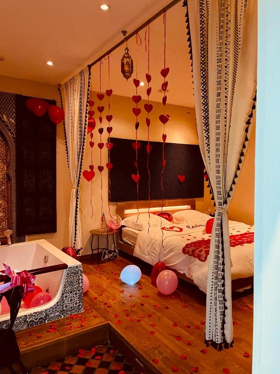 Love Room Jacuzzi Paris 4, Paris – Updated 2024 Prices