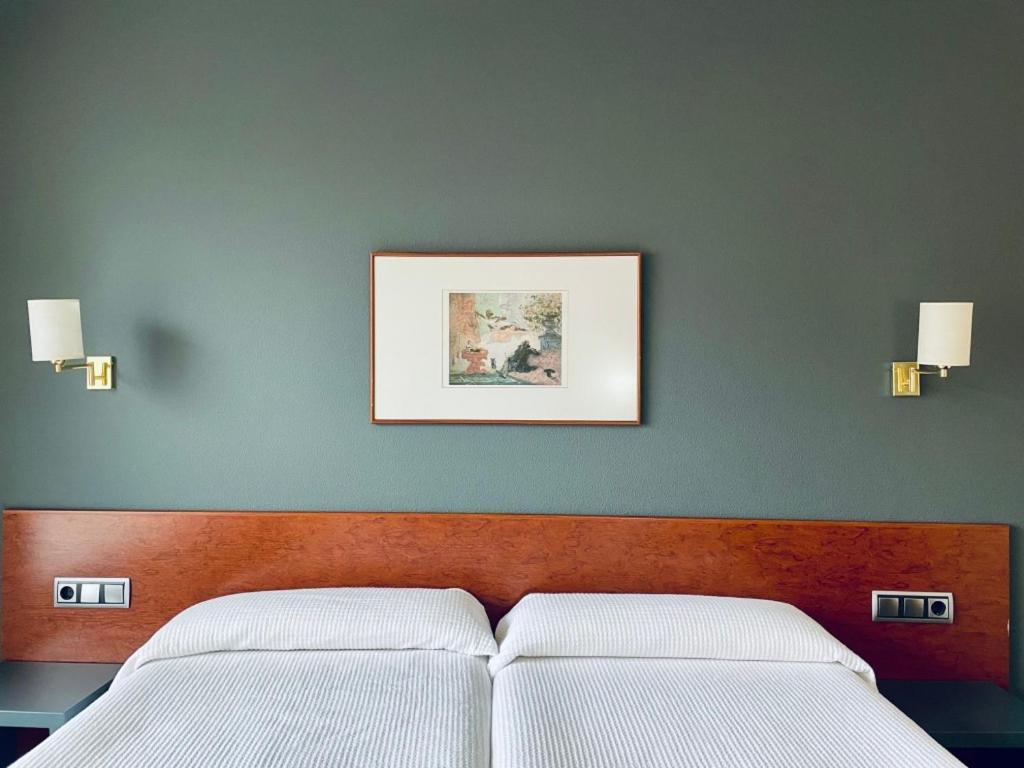 Postel nebo postele na pokoji v ubytování Hotel Yerri