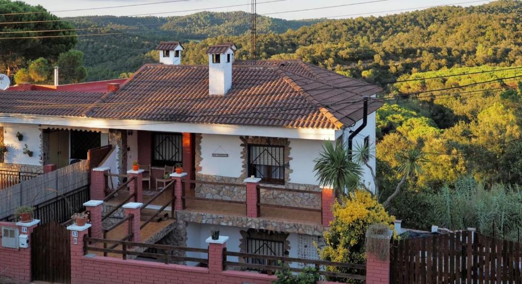 a house with a view of the mountains at Apartamento Can Jaramills in Tordera