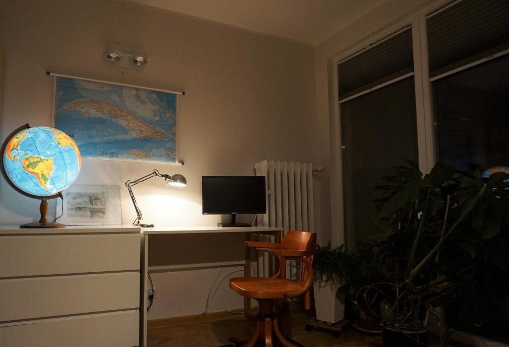 Televízia a/alebo spoločenská miestnosť v ubytovaní Kwatera Kapitańska