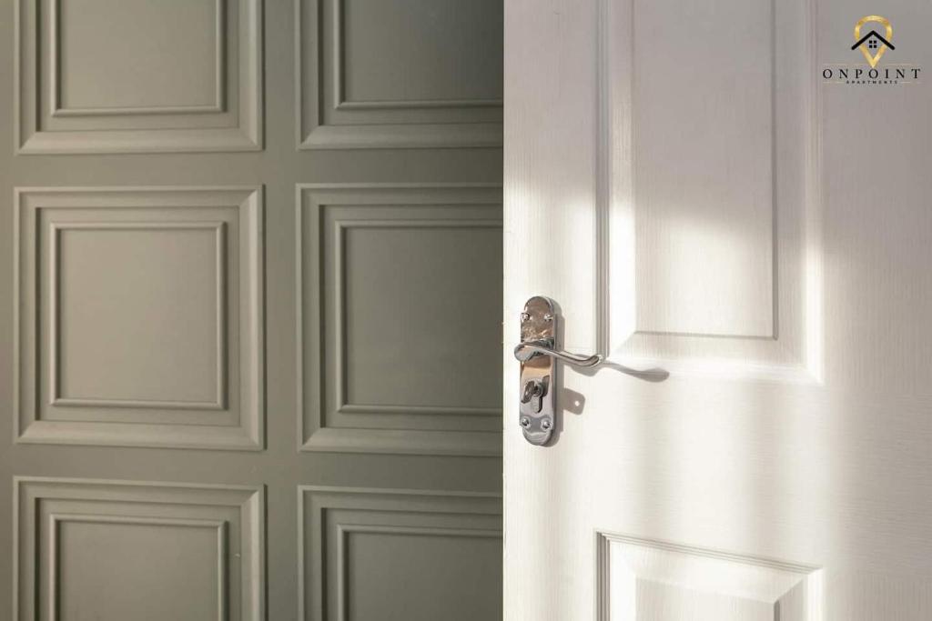 Huge Luxurious 6 Bedroom Home With Parking ノッティンガム 22年 最新料金