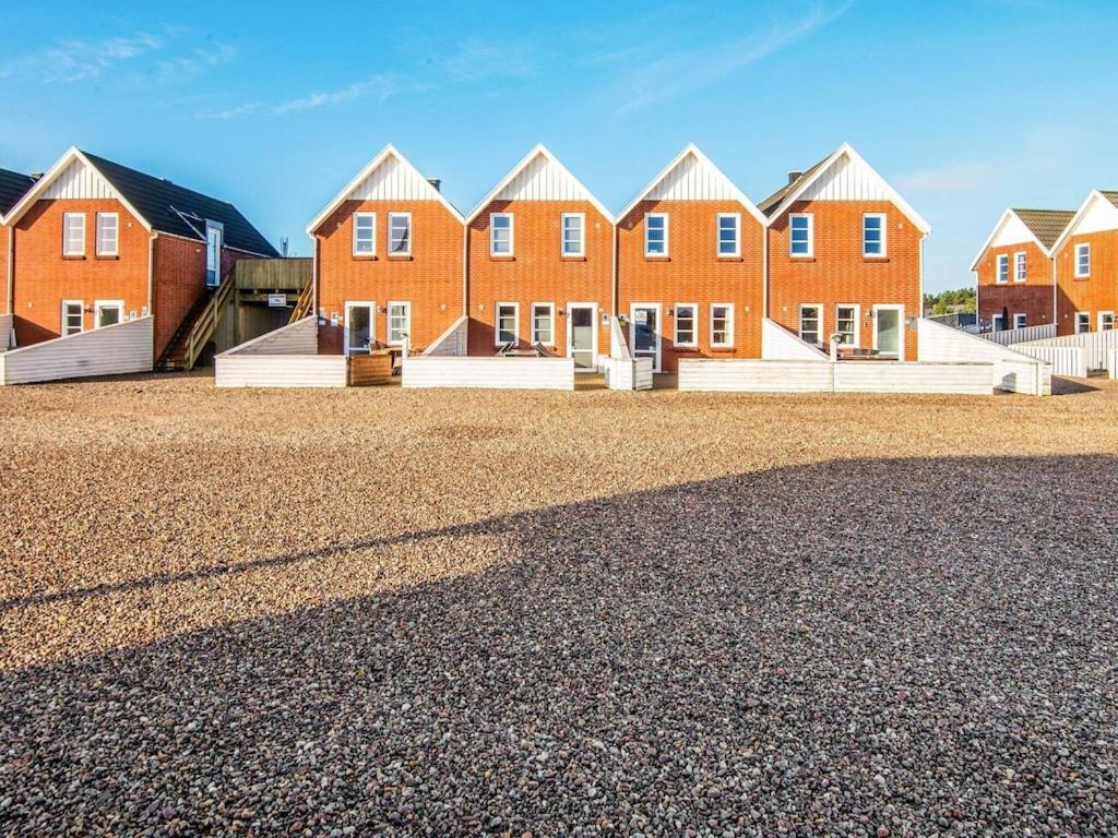 Inviting Holiday Home in R m with Swimming pool