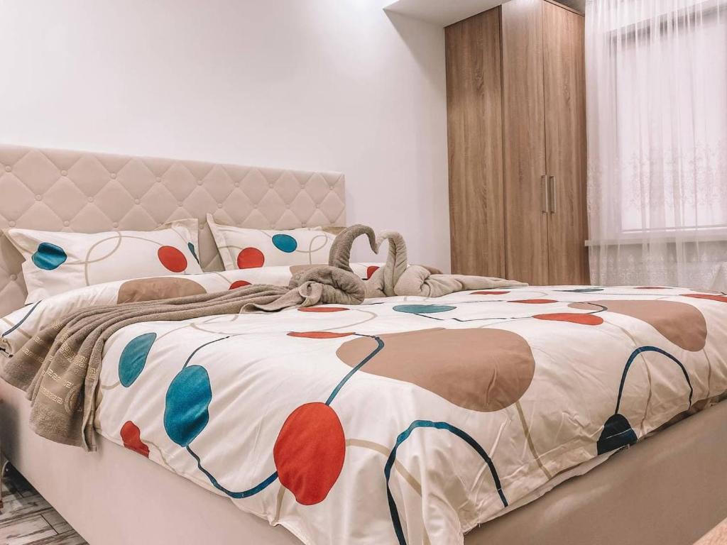 Llit o llits en una habitació de Sparkling Apartment