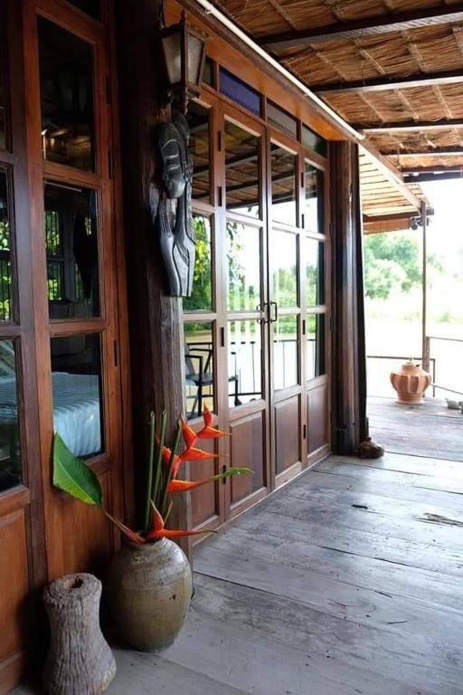 Rustic Charm Suphan - Chalet
