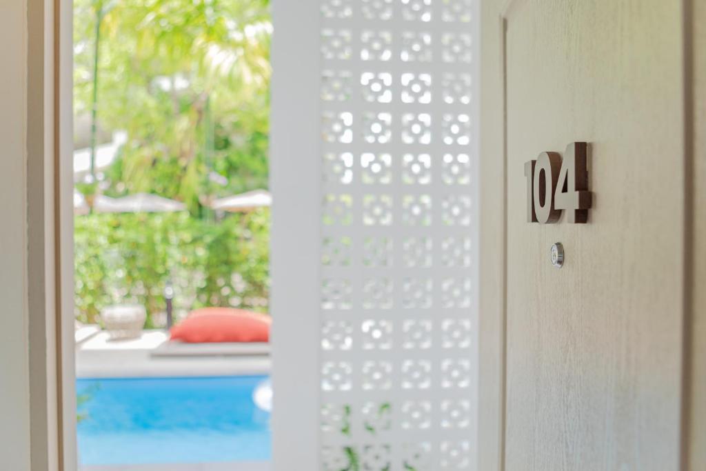 Ang Pao Hotel Phuket - Resim 12