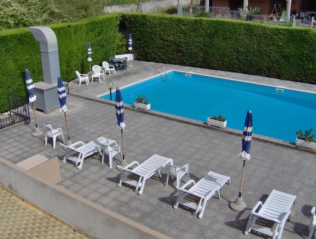 Bazén v ubytování Hotel Svizzero nebo v jeho okolí