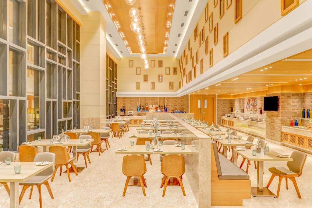 Restaurace v ubytování Lemon Tree Premier, Bhubaneswar