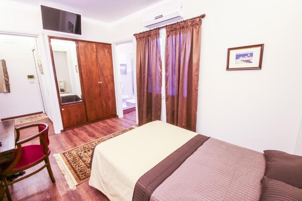 96 Guest House - Quarto Individual Com Banheiro Privativo