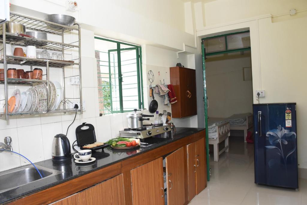 Kuchyň nebo kuchyňský kout v ubytování Bhitey Homestay SIMANTAPALLY / SHANTINIKETAN