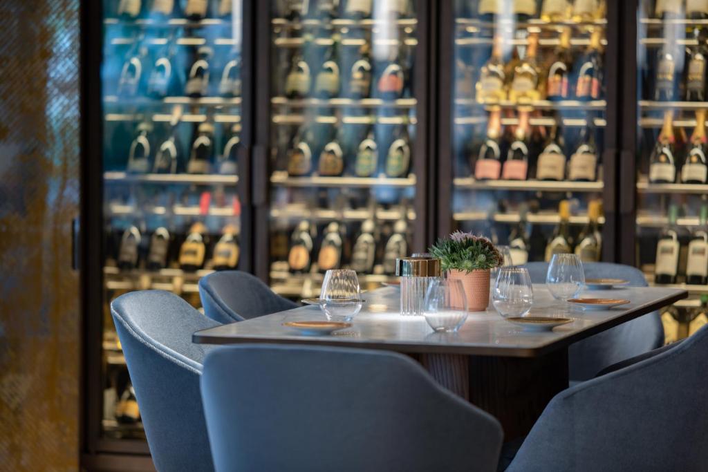 Four Seasons Hotel Milano - Resim 28