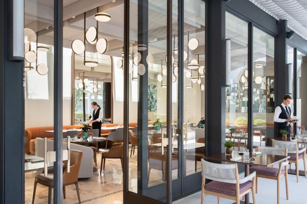 Four Seasons Hotel Milano - Resim 23