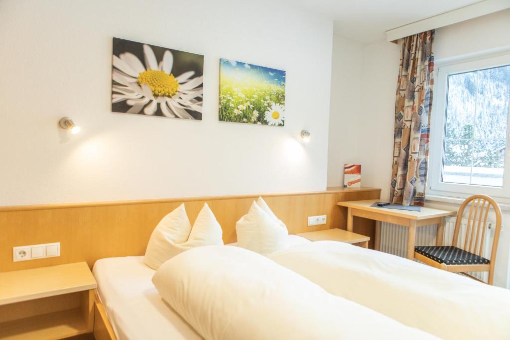 Postel nebo postele na pokoji v ubytování Sonnenhof - Apartments & Zimmer