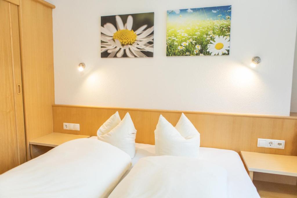 Postel nebo postele na pokoji v ubytování Sonnenhof - Apartments & Zimmer