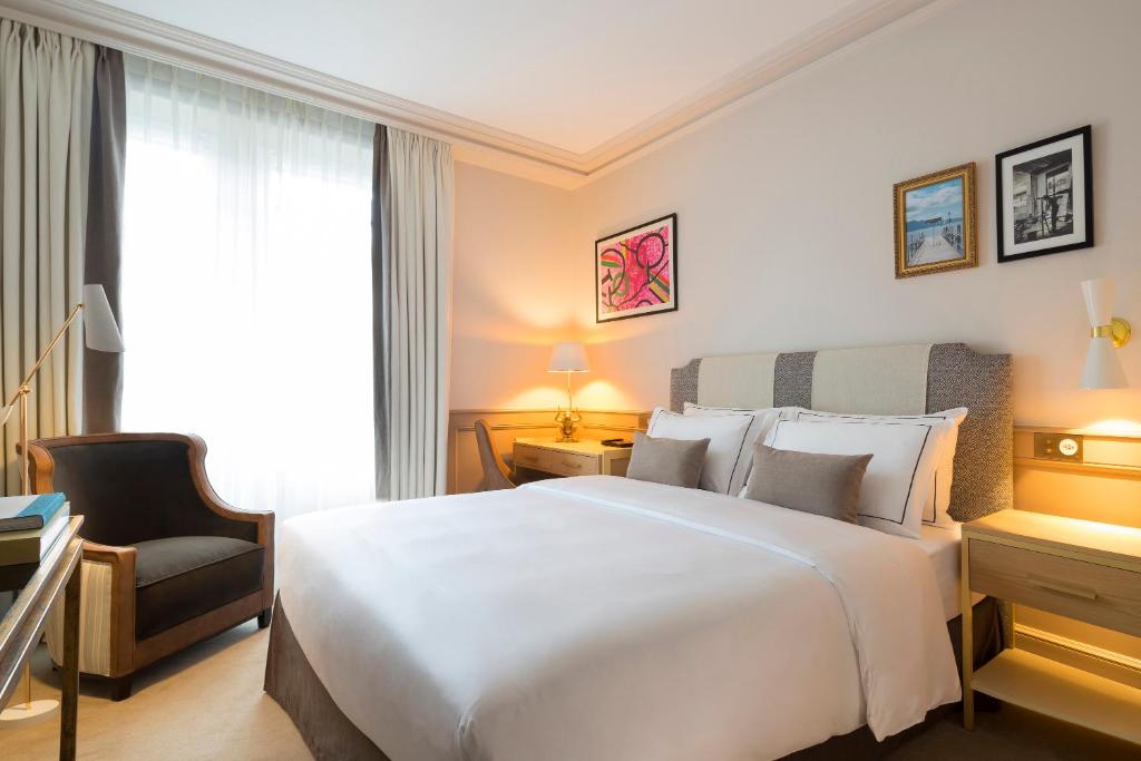 Postel nebo postele na pokoji v ubytování Hôtel Longemalle