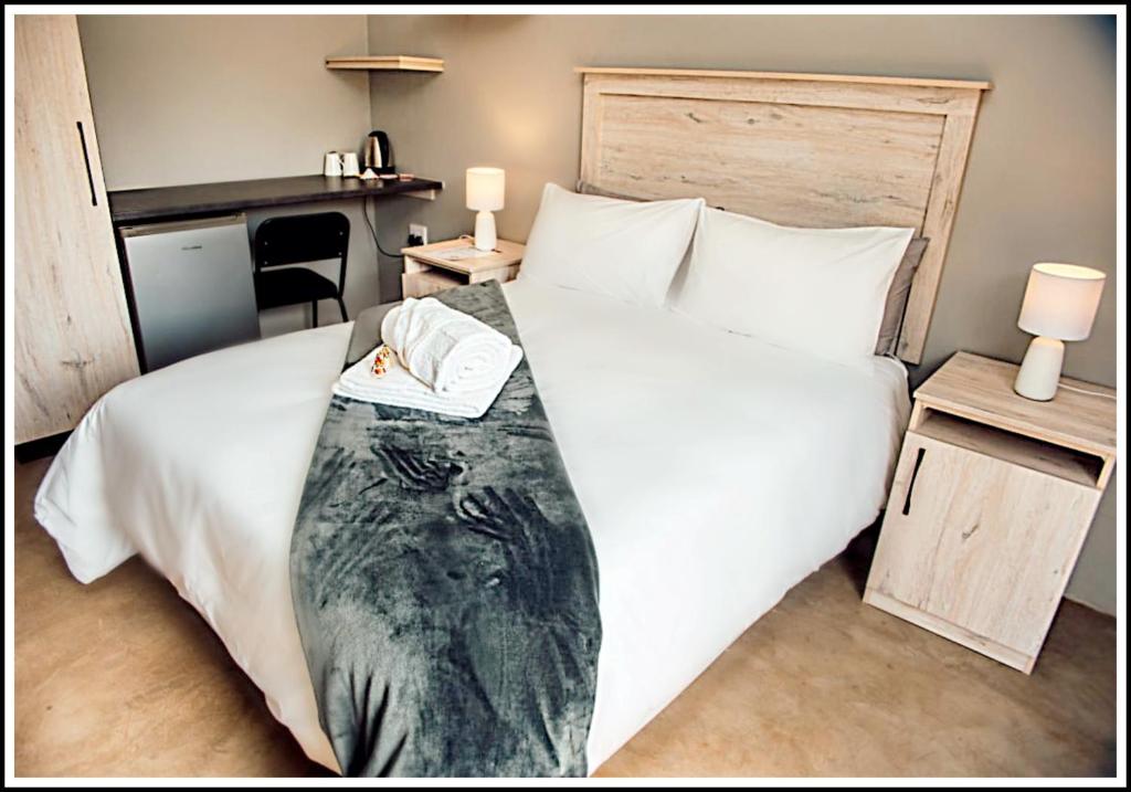 Postel nebo postele na pokoji v ubytování Madukwe Guesthouse