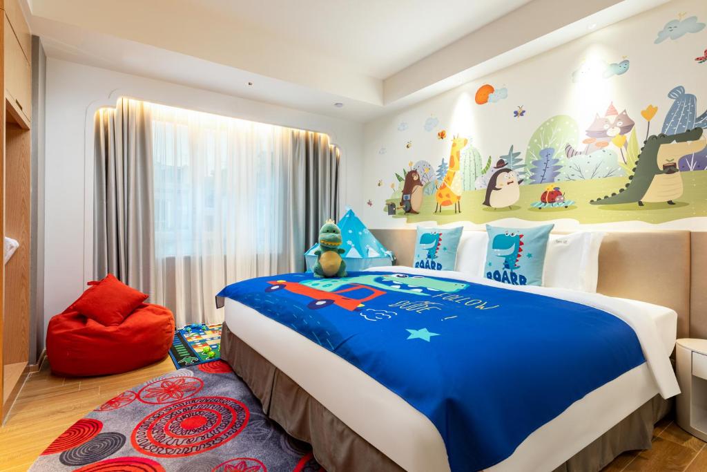 Postel nebo postele na pokoji v ubytování voco Guangzhou Shifu by IHG