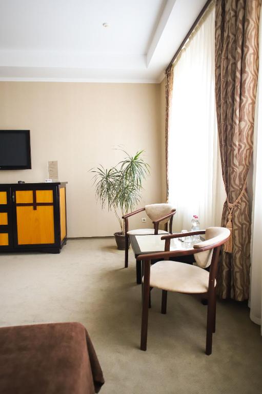 TV a/nebo společenská místnost v ubytování Georg Palace Hotel