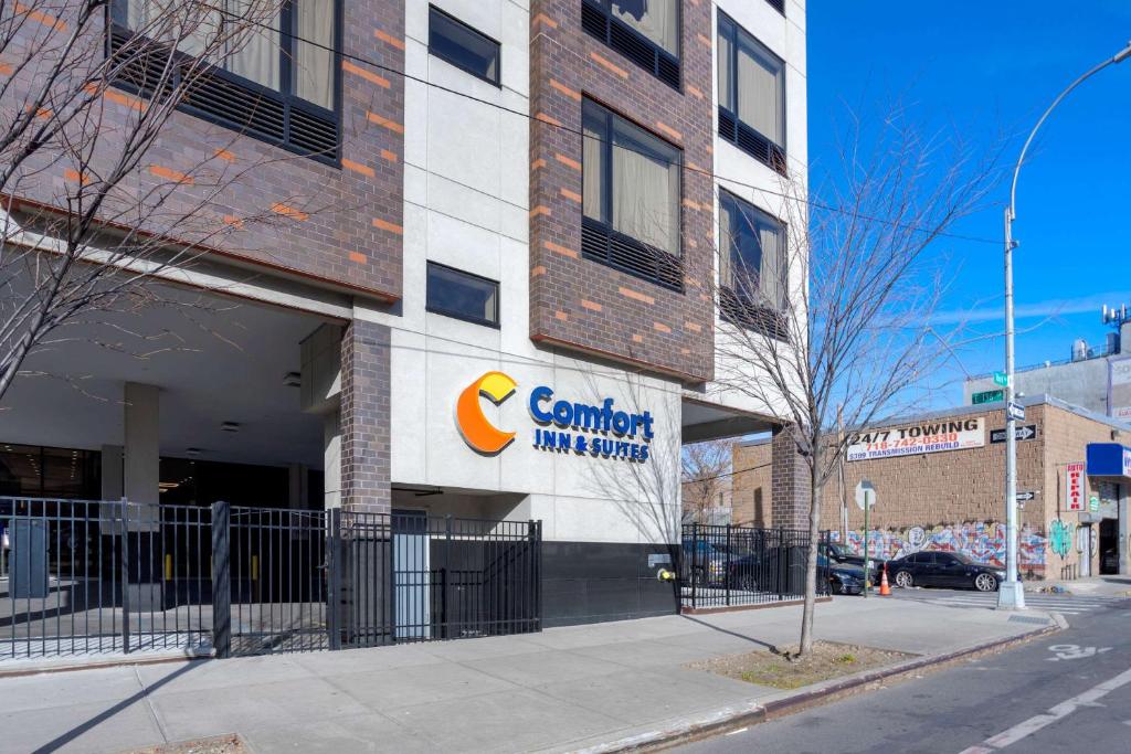 Comfort Inn & Suites near Stadium photo