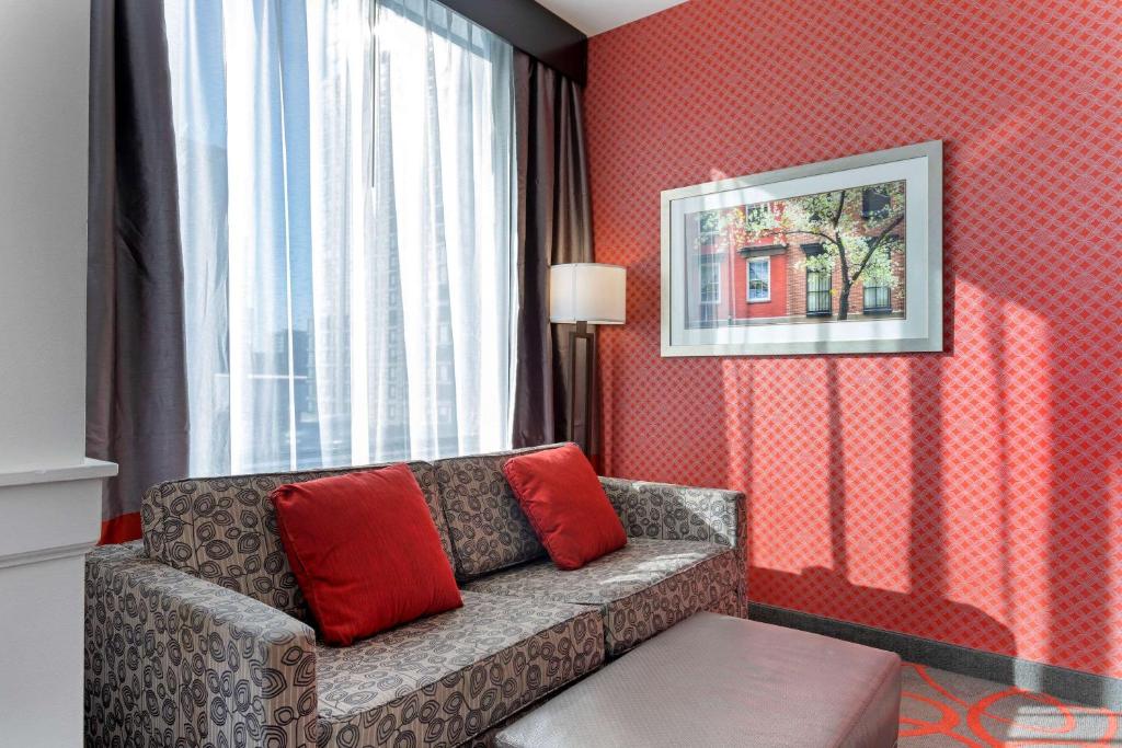 Comfort Inn & Suites near Stadium - Suite Lit King-Size - Non-Fumeurs