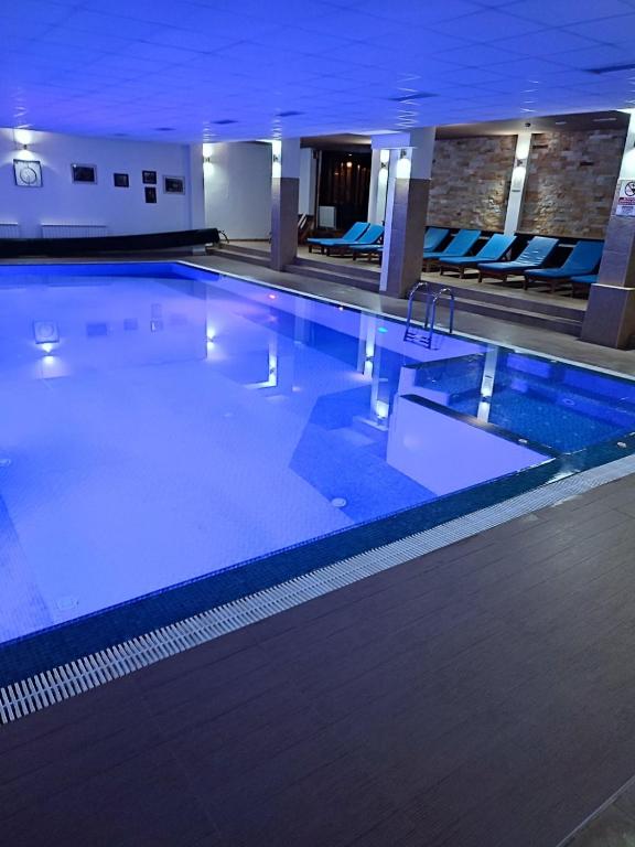 Bazén v ubytování Milmari - Breakfast and pool nebo v jeho okolí