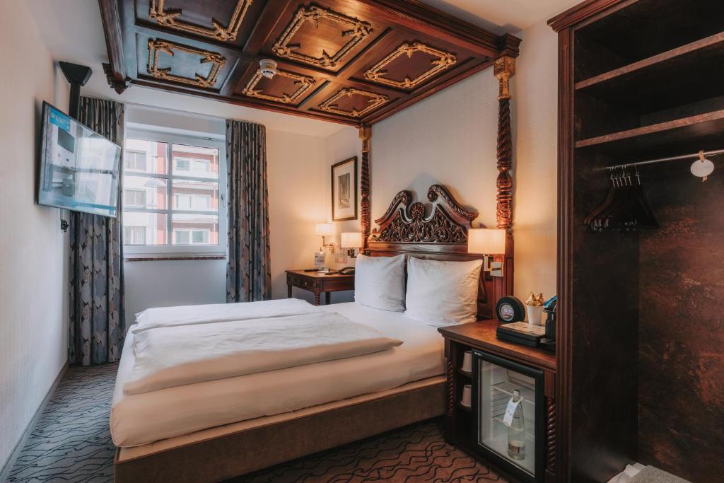 Postel nebo postele na pokoji v ubytování King's Hotel Center Superior