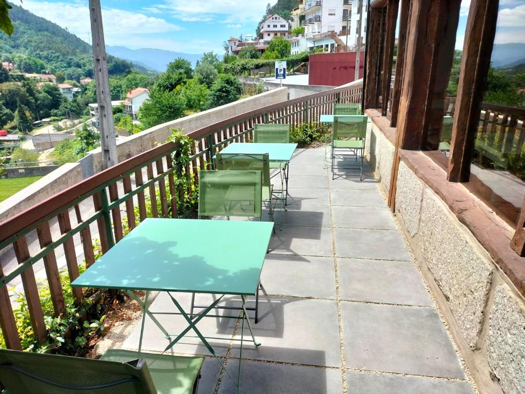 Nespecifikovaný výhled na hory nebo výhled na hory při pohledu z hotelu